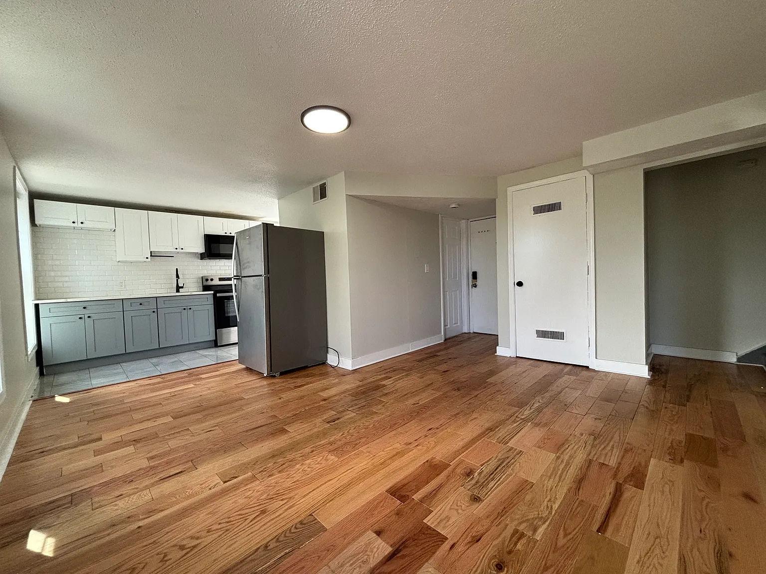 4 bed, 1200 sqft, $2,395 — Photo 2