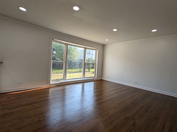 5th image of 8915 Robin Dr APT A