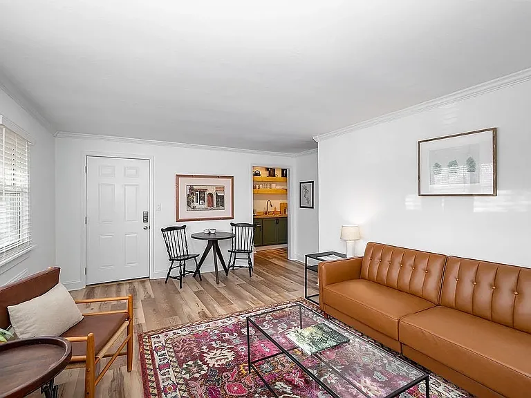 705 Daniels St #D — Photo 2