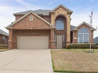 915 Azalea Ct, Burleson, TX 76028