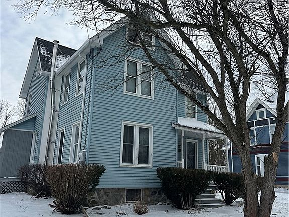 2nd image of 1042 Maple St