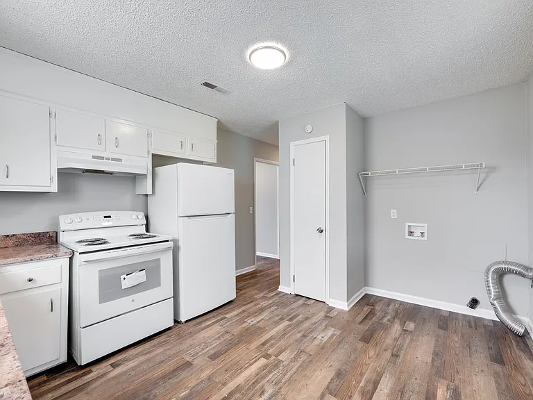537B Raleigh Dr — Photo 3