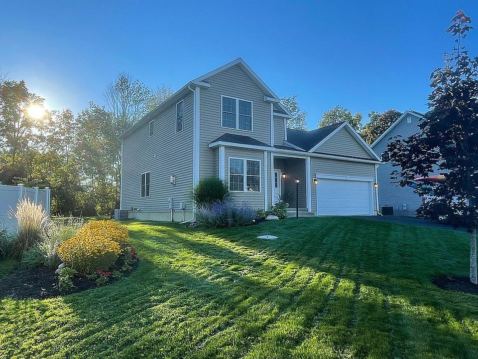 1st image of 11 Kaleen Dr