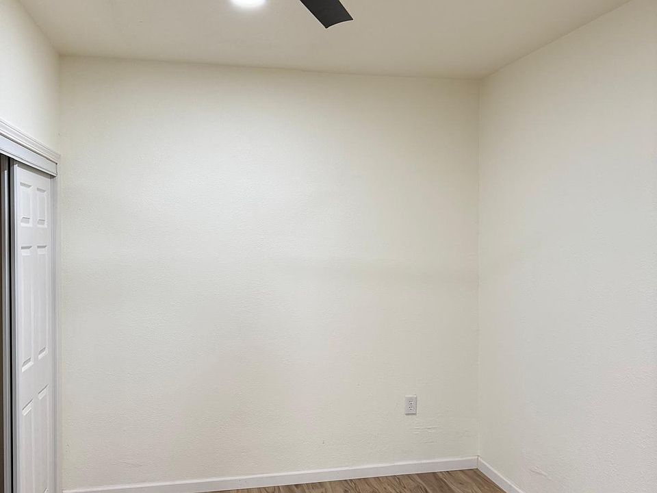 1st image of 907 1/2 Garfield Ave #2