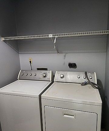 washer/dryer included