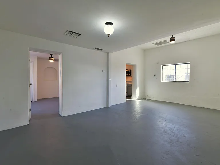 1211 S 9th Ave — Photo 6