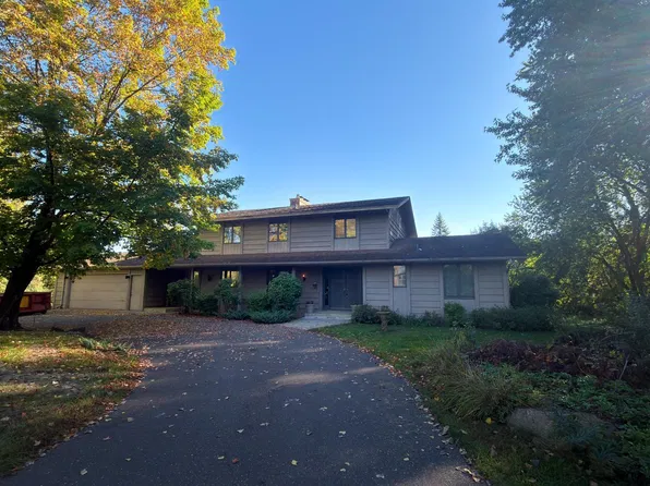 49 Nord Circle Rd, North Oaks, MN 55127