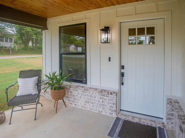 113 W Magnolia St, Troup, TX 75789