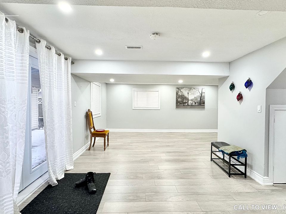 1st image of 61 Stonyburn Cres #2