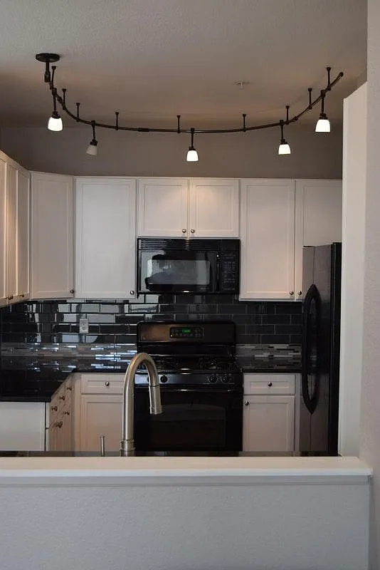 2 bed, 1390 sqft, $2,500 — Photo 4