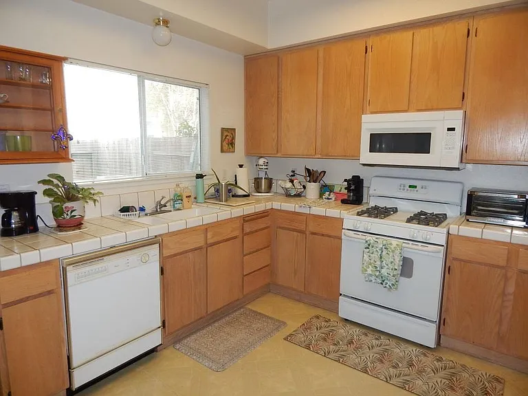 3141 Woods Cir — Photo 5