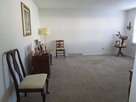 5th image of 128 Lindenwood Ln