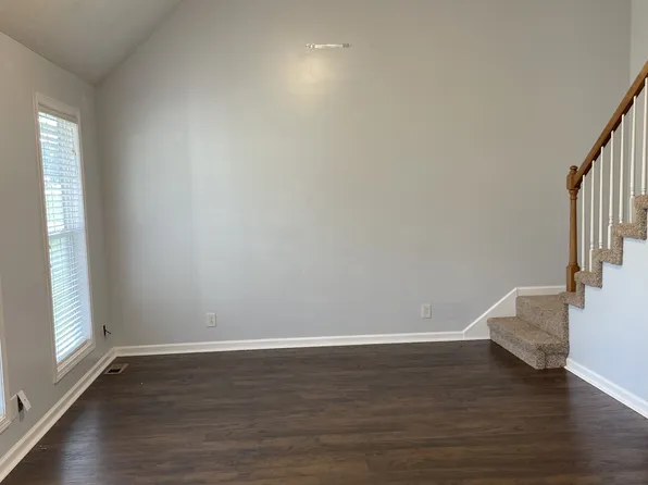 3285 S Senseney Cir, Clarksville, TN 37042