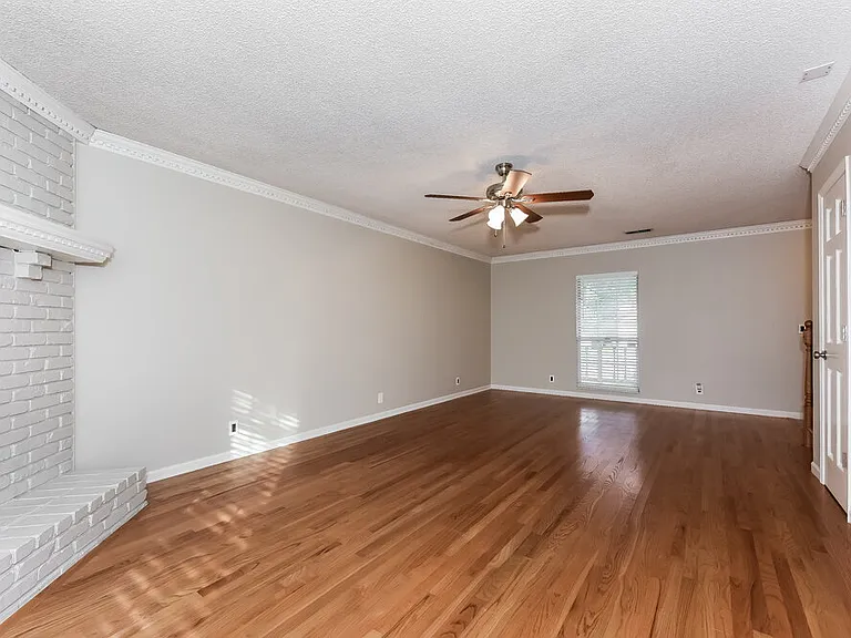5105 Roxborough Dr — Photo 5
