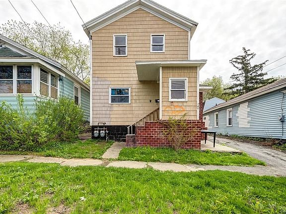3rd image of 740 E Laurel St