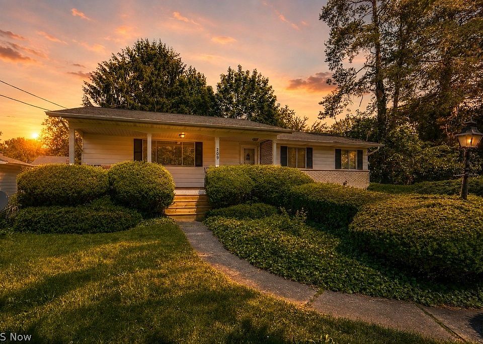 1st image of 209 Shiawassee Ave
