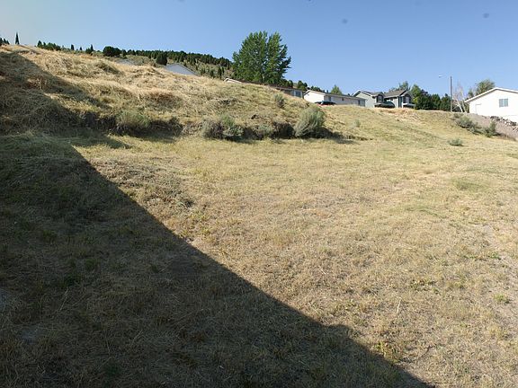 4th image of 632 Canyon Dr