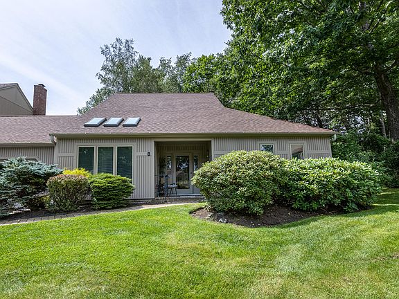 2nd image of 8 Wildwood Drive #8