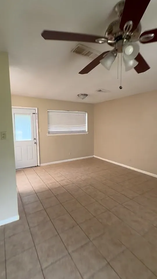 3 bed, 1188 sqft, $2,100 — Photo 3