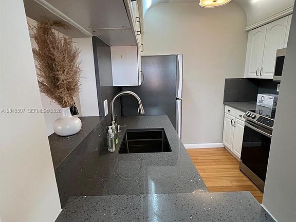 5th image of 1300 N 17th Ave APT 205