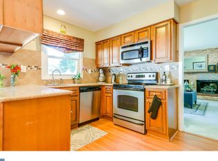 36 Tennyson Ln, Willingboro, NJ 08046