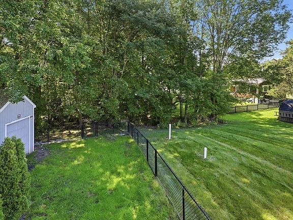 3rd image of 770 Old Warren Rd