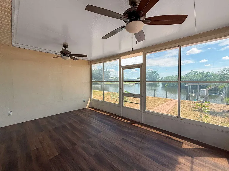 21160 Edgewater Dr — Photo 25