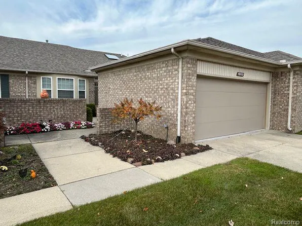 49777 Hidden Valley Dr, Macomb, MI 48044