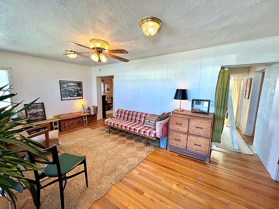 3rd image of 609 W Galveston St