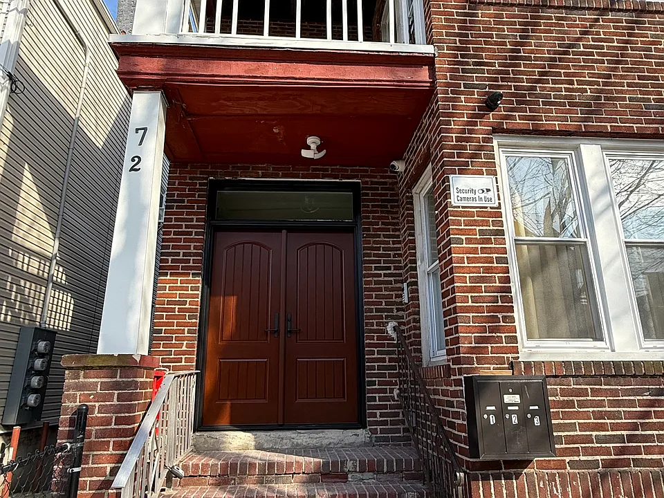 72 Seymour Ave #3