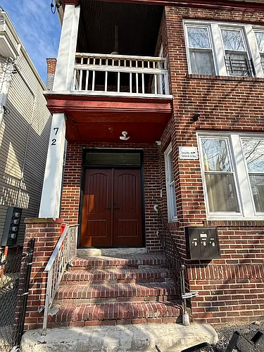 72 Seymour Ave Photo 1