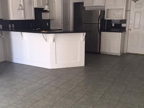 3rd image of 1406 W Fig Ave