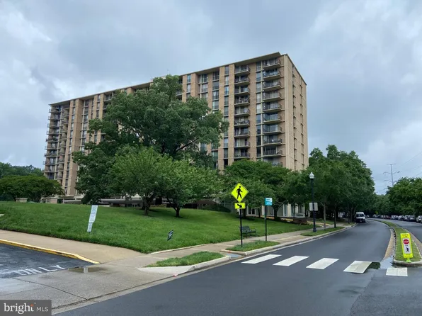 4600 S Four Mile Run Dr APT 827, Arlington, VA 22204