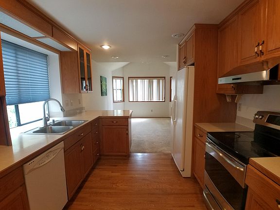 3rd image of 6109 115th Pl SE