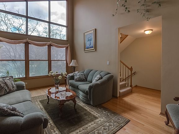 2nd image of 211 Thomas Dr