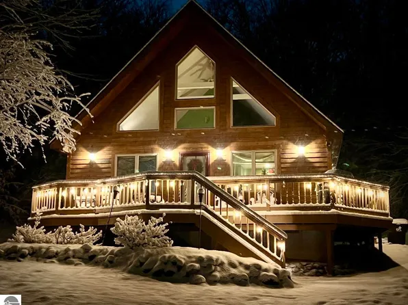 6985 Grindle Strause, Bellaire, MI 49615