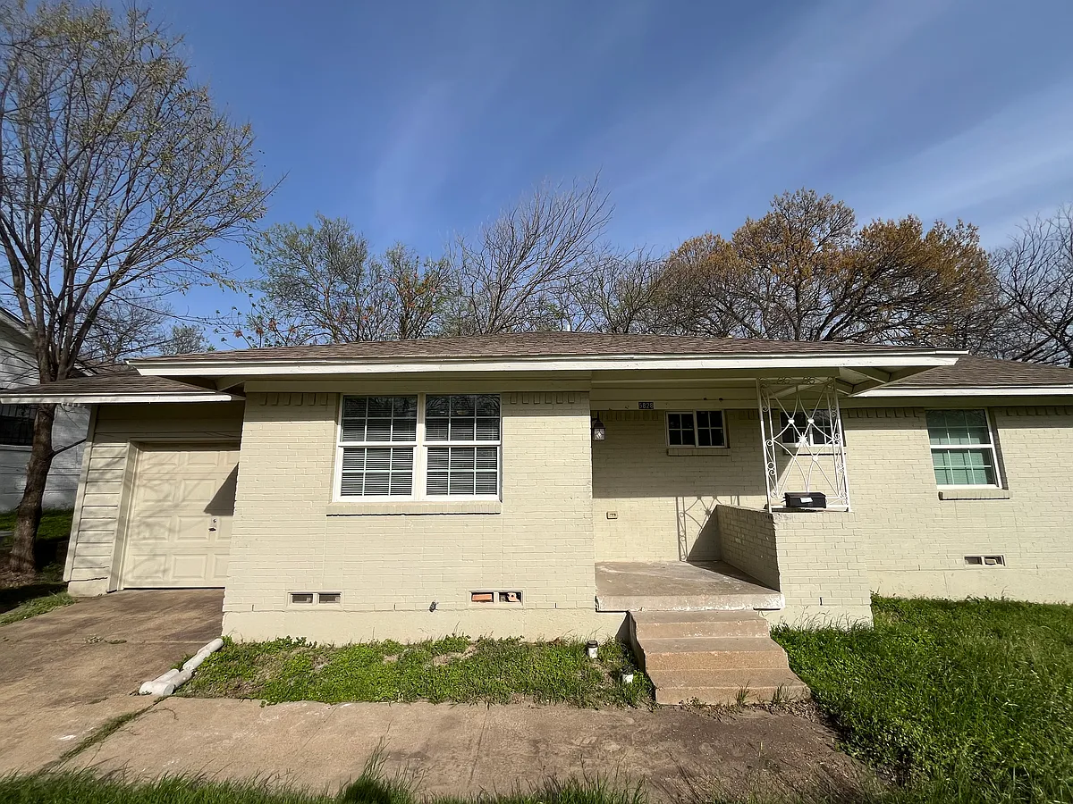 Building Photo - 5828 Lazy River Dr
