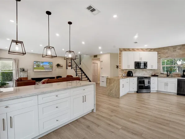 263 NW 207th Way, Pembroke Pines, FL 33029