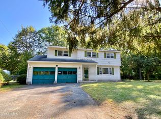 8 Frederick Dr, Saratoga Springs, NY 12866