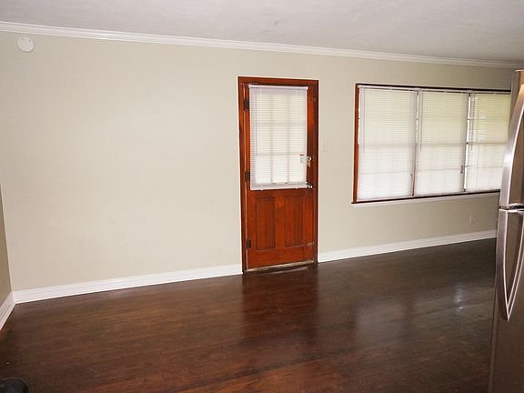 3rd image of 2147 Evelyn St