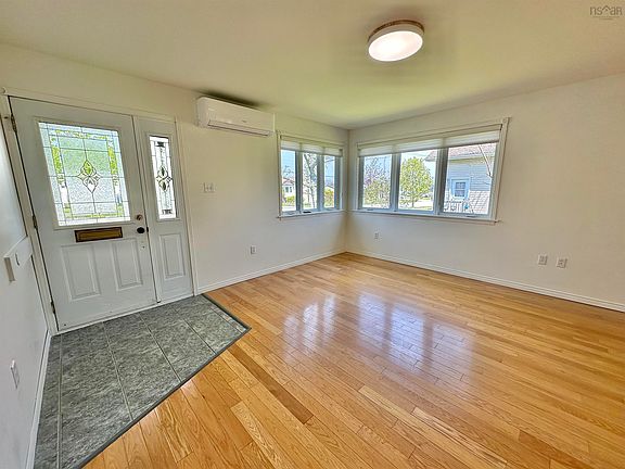 2nd image of 469 Brunswick St