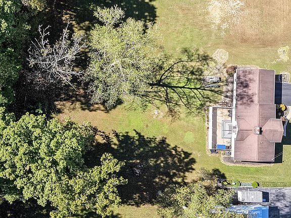 4th image of 135 Denise Dr