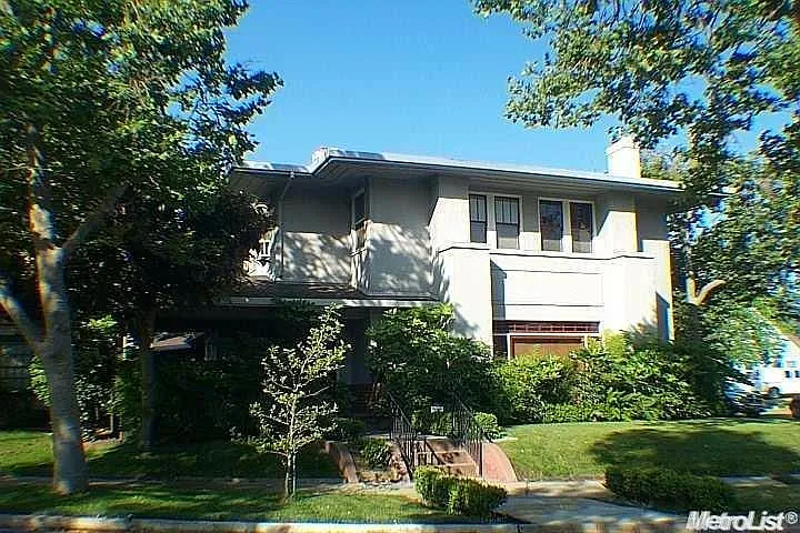 2525 Dwight Way photo 1