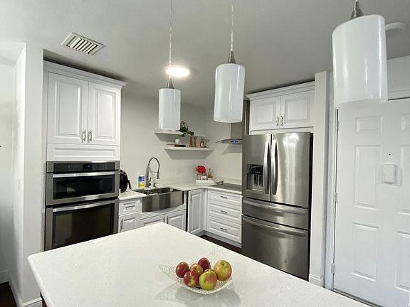 3rd image of 500 Banyon Tree Cir