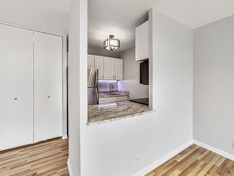 4343 N Clarendon Ave #1702 — Photo 3