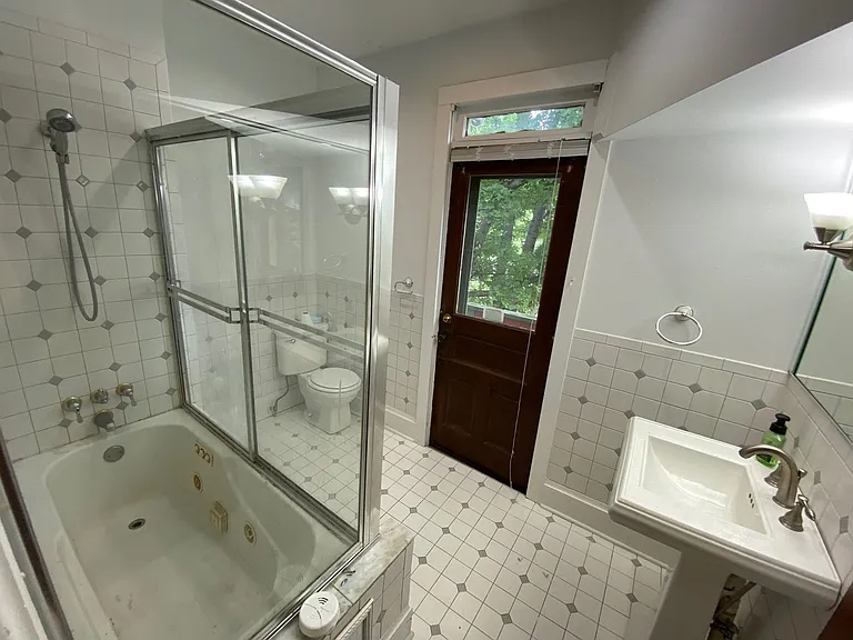 60 Smith Pl — Photo 11