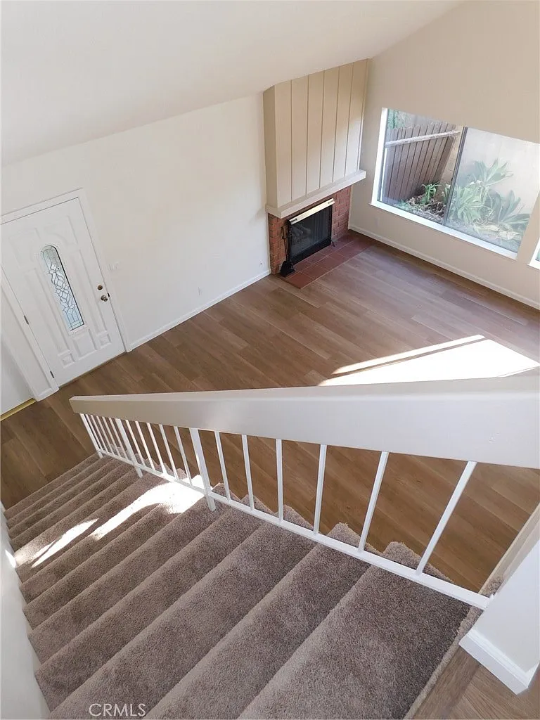 5 bed, 2289 sqft, $4,500 — Photo 2
