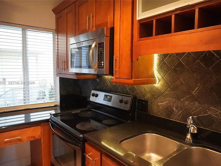 2880 Pine Tree Dr #2 — Photo 2