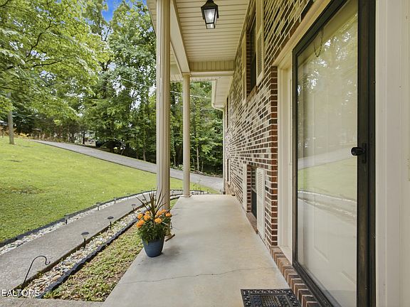 5th image of 145 Green Hill Dr