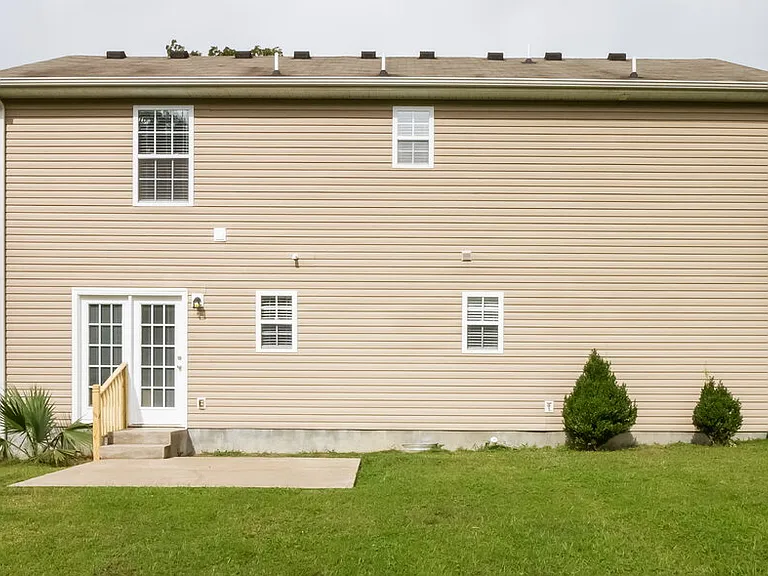 222 Niagra Ln — Photo 15